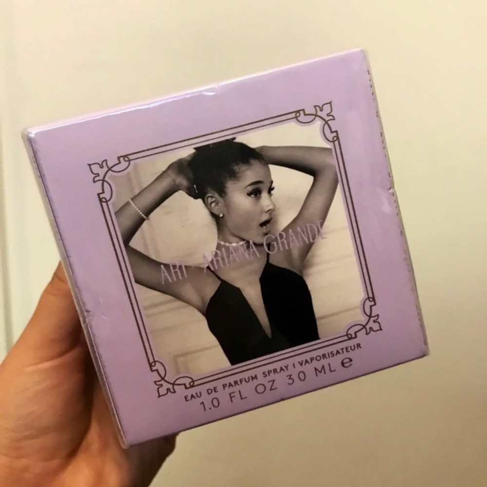 1.0oz Ari by Ariana Grande